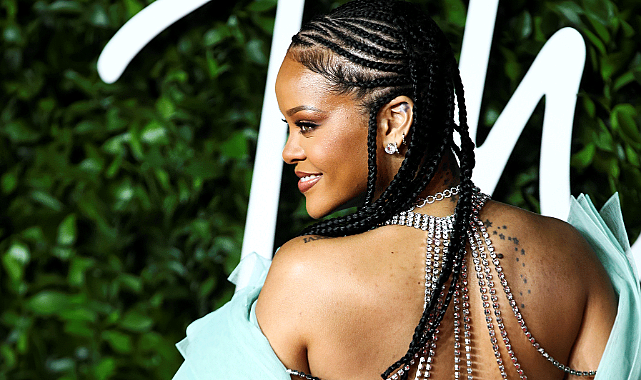 Ünlü şarkıcı Rihanna ikinci kez anne oldu!