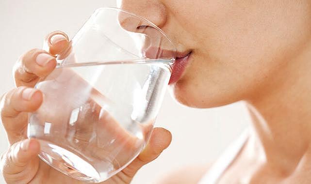 Uzmanı açıkladı: Ne kadar su içmemiz gerekiyor?