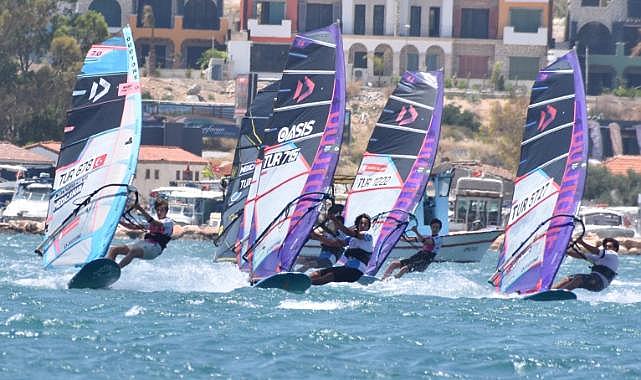 Alaçatı Wind Fest’’te Alaçatı’nın rüzgarı çocuk ve gençler için esmeye devam ediyor