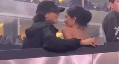 Aşkın ilk fotoğrafı! Aylardır sevgili oldukları iddia ediliyordu: Konserde böyle yakalandılar