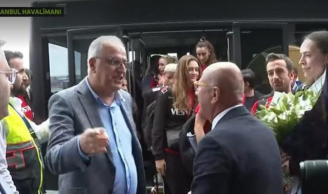 Avrupa Şampiyonu Filenin Sultanları yurda döndü