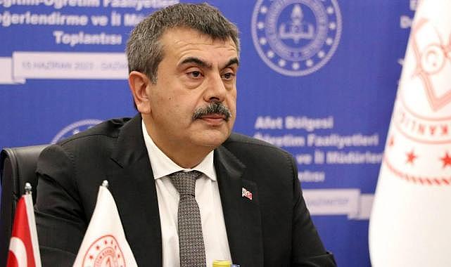 Bakan Tekin&#039;den cep telefonu açıklaması: Öğretmen de öğrenci de cep telefonu ile derse girmeyecek