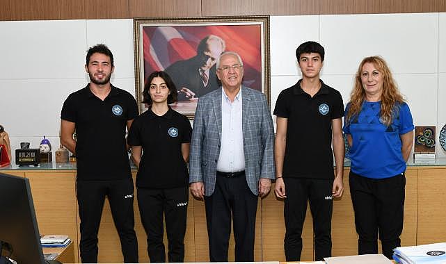 Başkan Selvitopu başarılı sporcuları kutladı