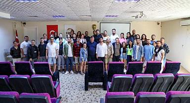 Başkan Tugay, gençlerle buluştu; "Sizlere güveniyoruz"