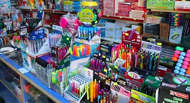 Bayraklı'da öğrencilere kırtasiye desteği