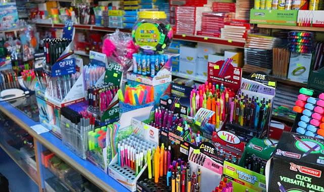 Bayraklı&#039;da öğrencilere kırtasiye desteği