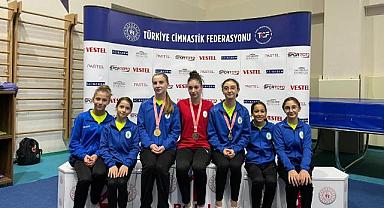 Bornovalı cimnastikçiler başarıya doymuyor