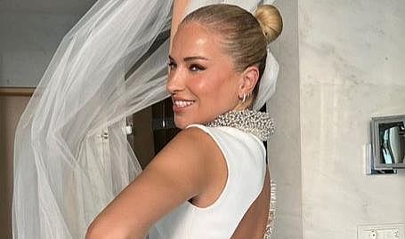 Burcu Esmersoy ile Nazım Akmandil&#039;in ikinci düğünü gerçekleşti