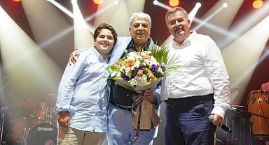 Çeşme’de Enrico Macias rüzgârı esti