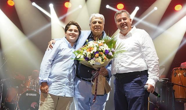 Çeşme’de Enrico Macias rüzgârı esti