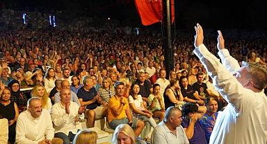 Çeşme ve Alaçatı'da kurtuluş coşkusu Candan Erçetin ve Tan Taşçı ile zirveye çıktı