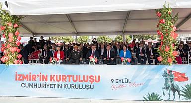 Cumhuriyet Meydanı’nda 101. yıl coşkusu  Soyer: “Zor koşullar engel değil, olsa olsa cesaretimizin kaynağıdır”