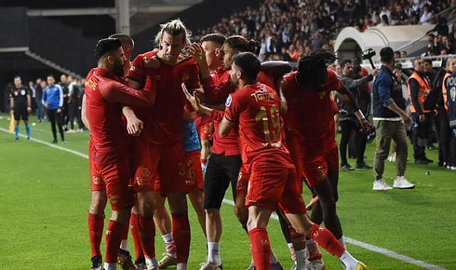 Göztepe, Altay&#039;ı son dakika golüyle geçti