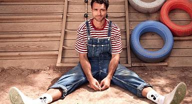 Hakan Kurtaş, tek kişilik performans ile tiyatro sahnesine çıkıyor