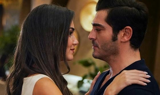 Hande Erçel Bambaşka Biri ile sosyal medyayı etkisi altına aldı