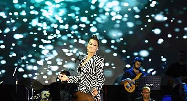 İkilem ve Ebru Yaşar'dan muhteşem konser