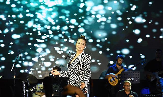 İkilem ve Ebru Yaşar&#039;dan muhteşem konser