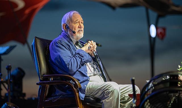 İlber Ortaylı ve Funda Arar Dikili&#039;yi Salladı