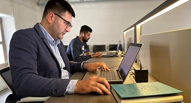 İzmir Büyükşehir Belediyesi'nden gençlere yapay zekâ eğitimi