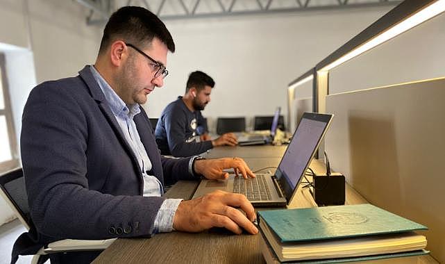 İzmir Büyükşehir Belediyesi&#039;nden gençlere yapay zekâ eğitimi