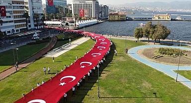 İzmir'in 9 Eylül kutlama programı belli oldu! Fener alayı, uçak gösterisi, konserler...