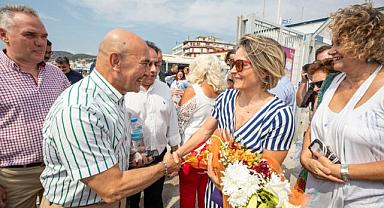 İzmir-Midilli seferleri sezonu dostluk mesajlarıyla kapattı