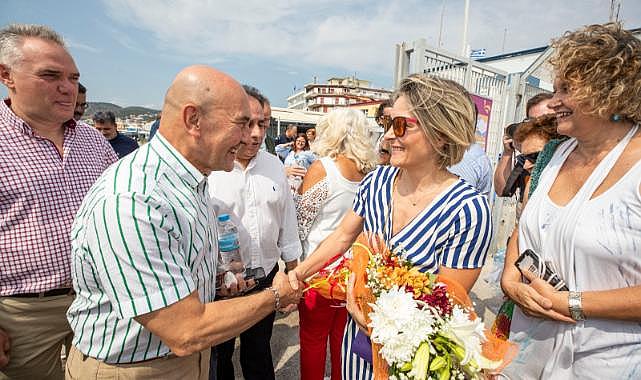 İzmir-Midilli seferleri sezonu dostluk mesajlarıyla kapattı