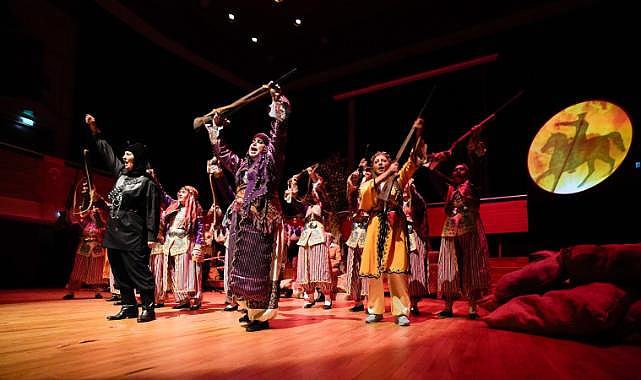 İzmirli muhtarlar Cumhuriyet’in 100’üncü yılı için yeniden sahneye çıktı