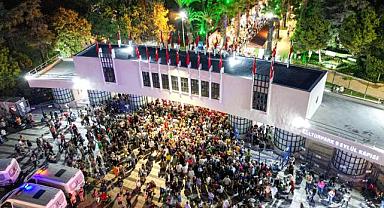 İzmirliler Kurtuluş Günü’nde İzmir Fuarı’na akın etti