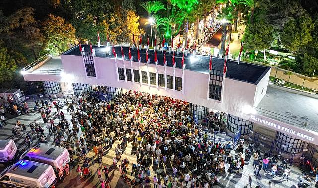 İzmirliler Kurtuluş Günü’nde İzmir Fuarı’na akın etti