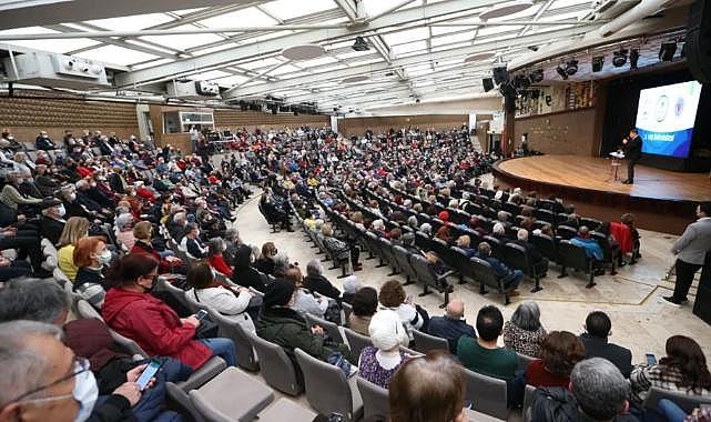Karşıyaka&#039;da 3. Yaş Üniversitesi: Çınarlar ders başı yaptı