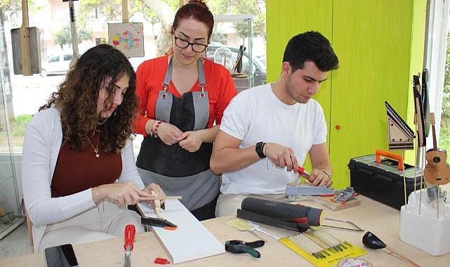 Karşıyaka’da atıklar minyatür müzik aletine dönüşüyor