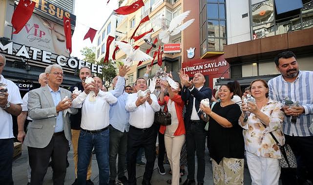 Konak’ta güvercinler barış umuduyla uçtu