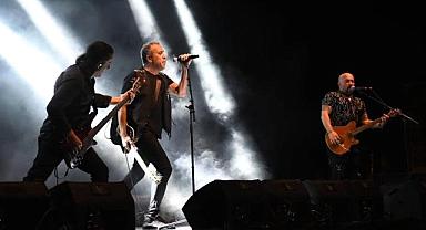 Kurtuluş şenliklerine muhteşem final | Torbalı'da Haluk Levent rüzgarı