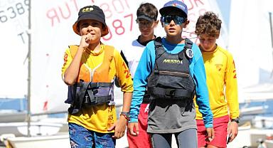 Narlıdere'de 3 günlük yelken şöleni, ödül töreni ile sona erdi