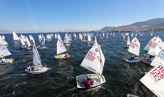 Narlıdere&#039;den açılan yelkenler, İzmir Körfezi&#039;nde görsel şölen yaşattı