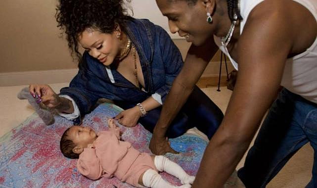 Rihanna bebeğinin ismini açıkladı: Türkçe karşılığı dikkat çekti!