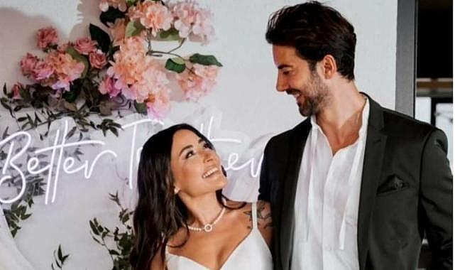 Şarkıcı Melek Mosso nişanlandı!