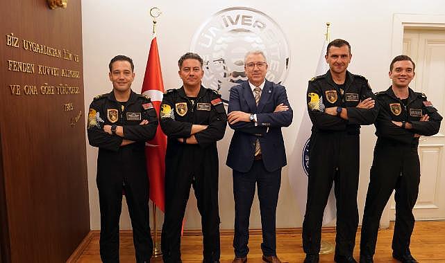 Solotürk Ekibi, Ege&#039;ye konuk oldu