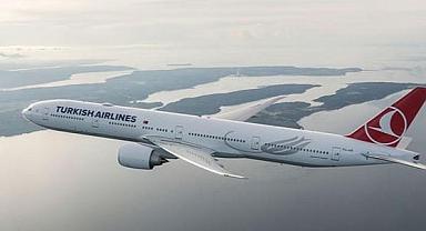 THY uçağına yıldırım isabet etti