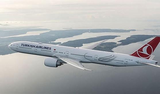 THY uçağına yıldırım isabet etti