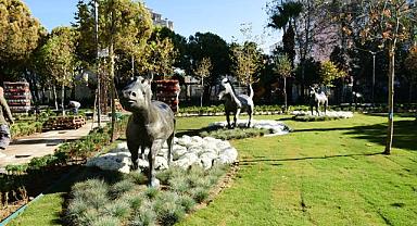 100.Yıl Uğur Mumcu Parkı kasımpatlarıyla renklendi