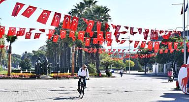 35 bin metrekare Türk bayraklarıyla donatıldı