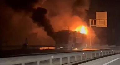 Antalya’da seyir halindeki yolcu otobüsü cayır cayır yandı