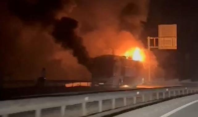 Antalya’da seyir halindeki yolcu otobüsü cayır cayır yandı