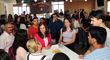 Balçova'da üniversiteyi kazanan gençlere belediyeden destek!