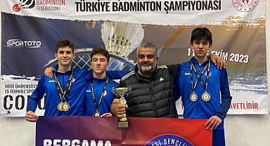 Bergama Belediyesi Badminton Takımı Başarıdan Başarıya Koşuyor