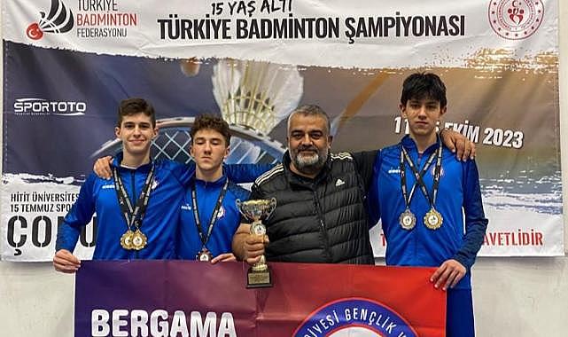 Bergama Belediyesi Badminton Takımı Başarıdan Başarıya Koşuyor