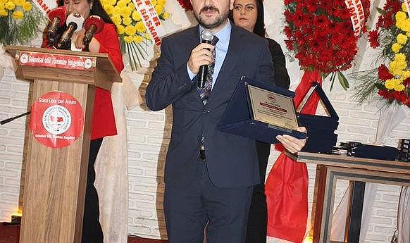 Beydağ Belediye Başkanı Feridun Yılmazlar’a ‘yılın en başarılı ilçe belediye başkanı’ ödülü verildi.