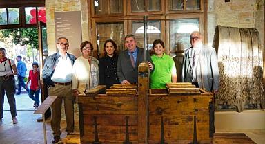 Çeşme'de 100. Yıla yakışır Cumhuriyet Korteji